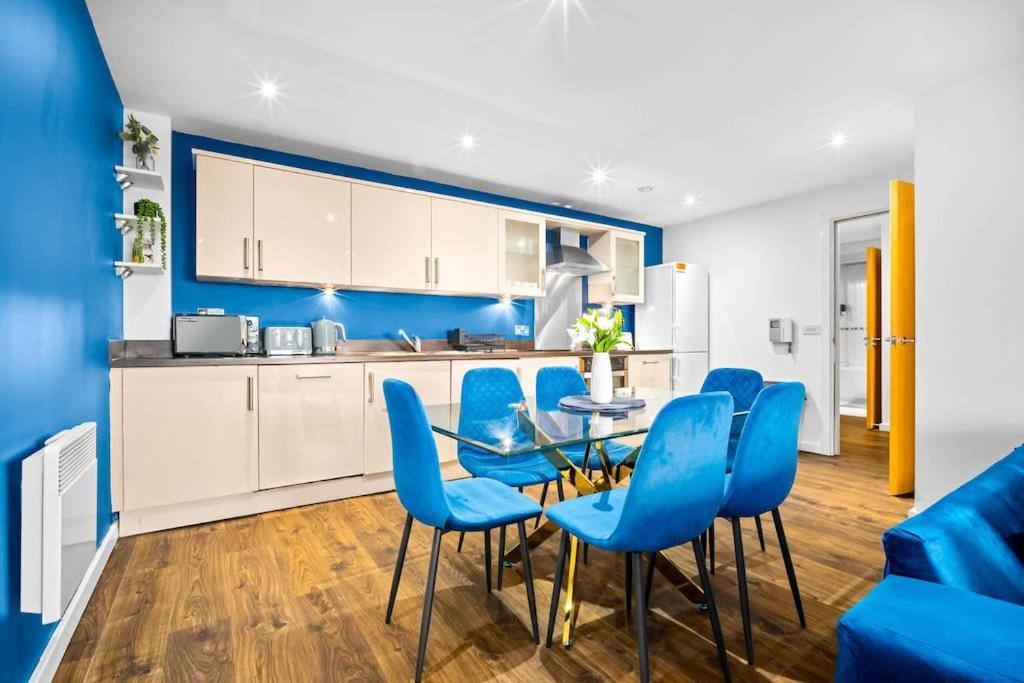 Spacious 2 Bed Apt B'Ham Cc With Parking Sleeps 7 Birmingham Exteriör bild